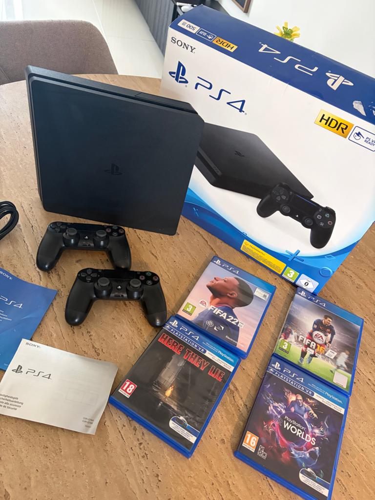 Sony PlayStation 4 Slim 500GB met 2 controllers en games, Ophalen, Met 2 controllers, Zo goed als nieuw, Slim