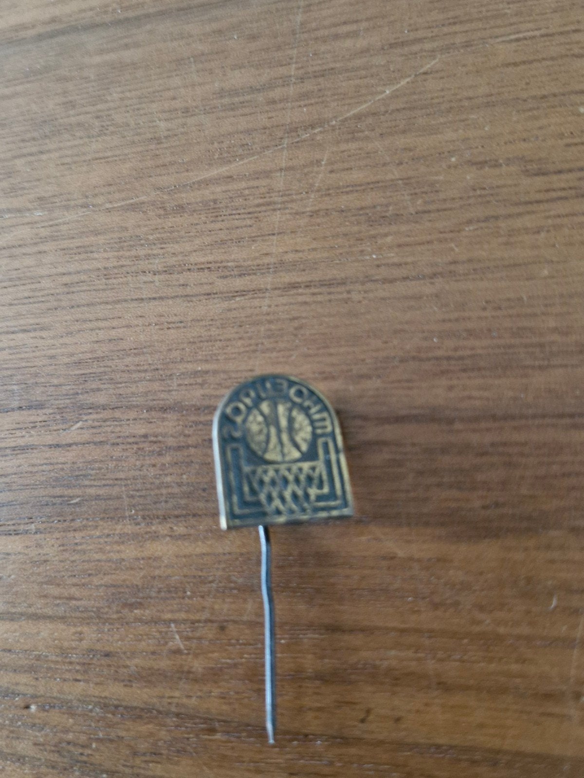 R 116 Vintage Basketbal Speldje - Sport Pin, Ophalen of Verzenden, Gebruikt, Sport, Speldje of Pin