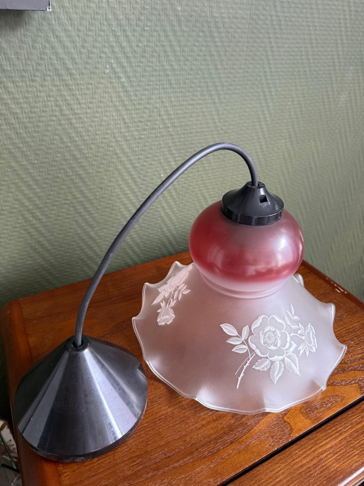 Franse plafondlamp met glazen kap en bloemmotief, Ophalen of Verzenden, Gebruikt, Glas