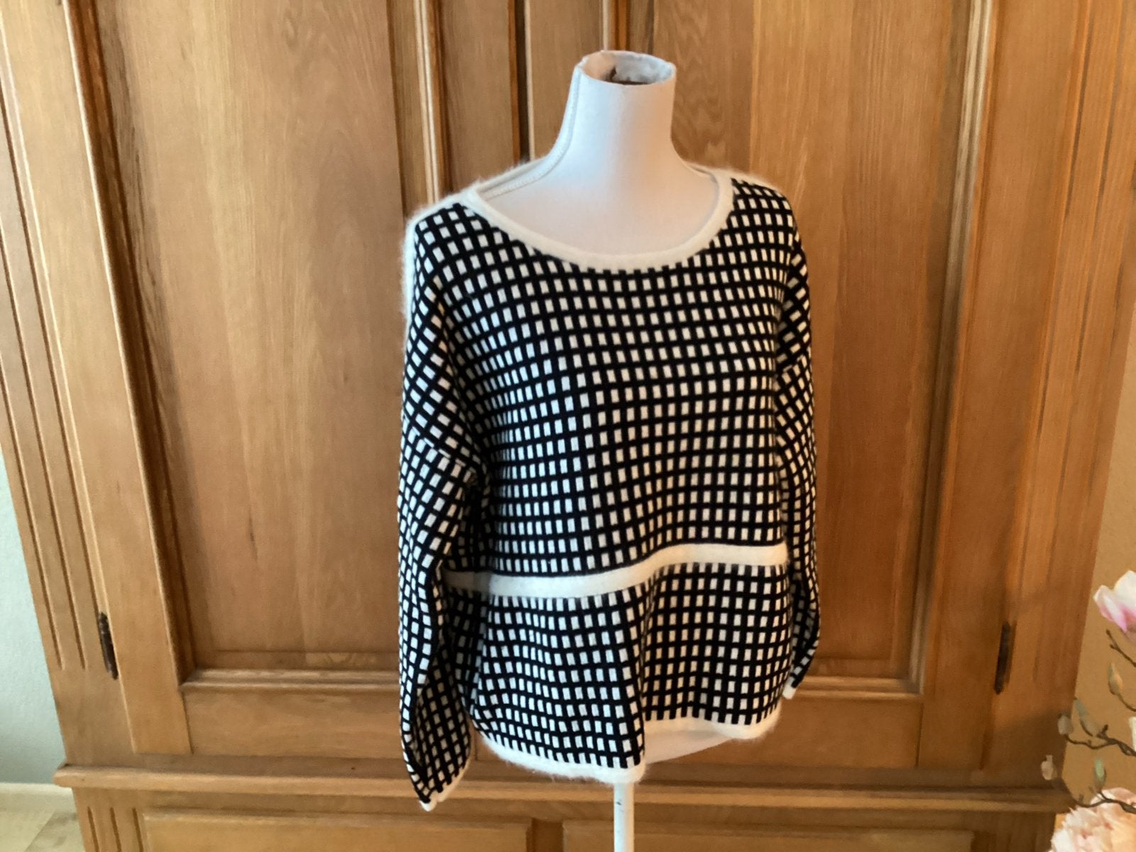 Essentiel Antwerp trui zwart/wit, maat M, Ophalen of Verzenden, Zo goed als nieuw, Maat 38/40 (M), Zwart