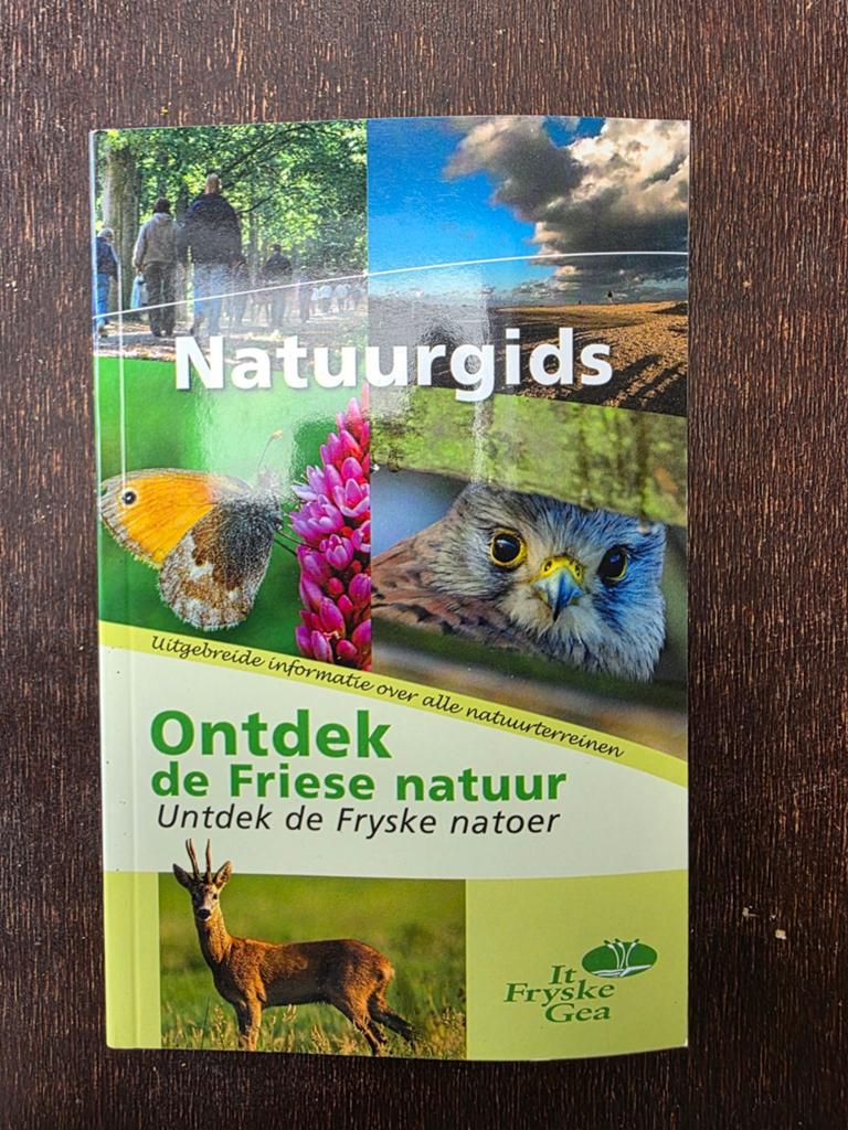 Natuurgids ontdek de Friese natuur - It Fryske Gea, Overige merken, Ophalen of Verzenden, Zo goed als nieuw, Reisgids of -boek