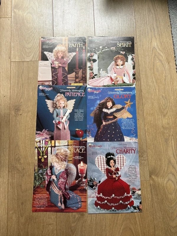 Plastic canvas patterns - Heavenly messengers set boekjes, Ophalen of Verzenden, Gebruikt