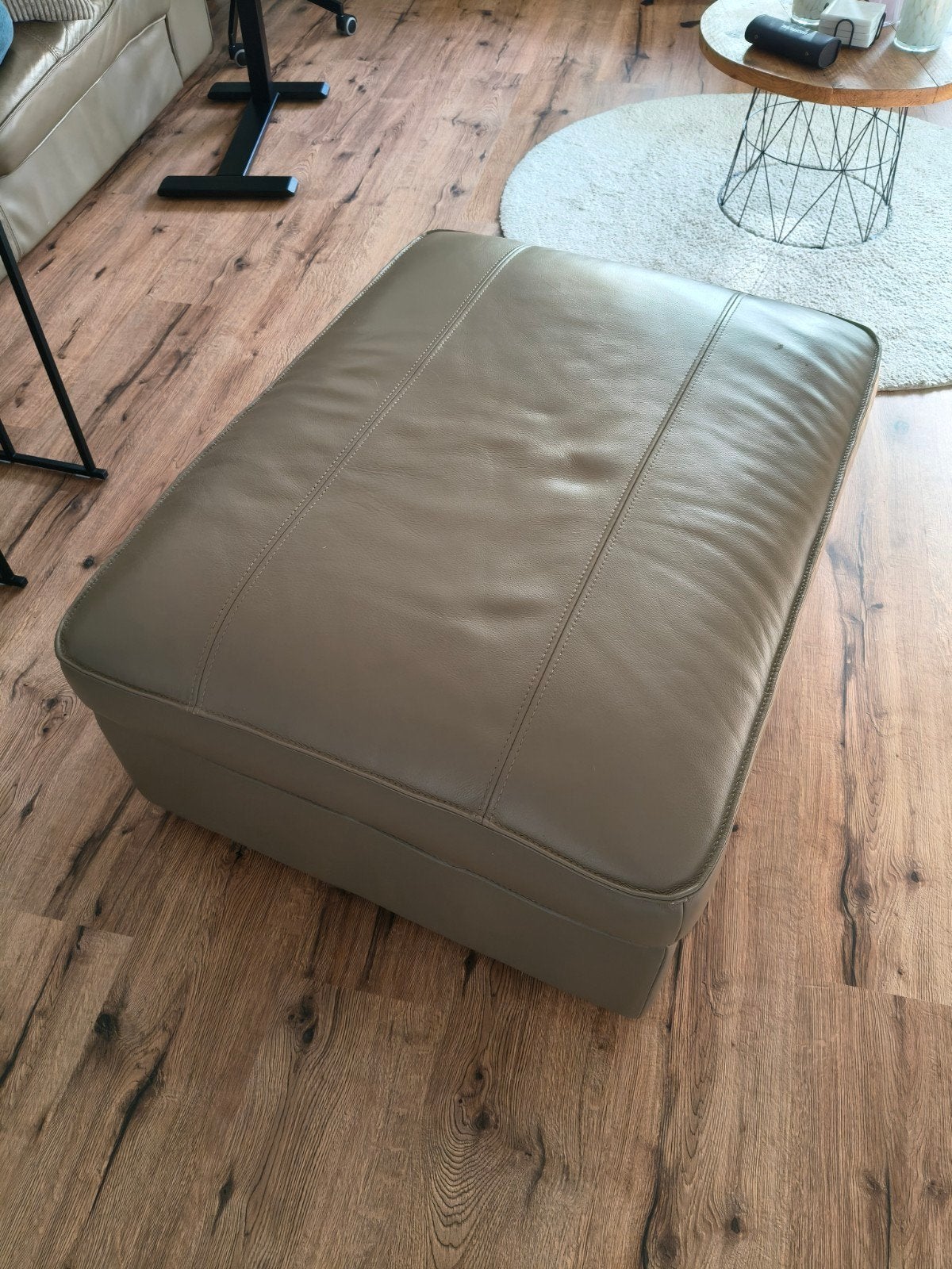 Ikea Kivik poef met opbergruimte - Taupekleurig leer, Ophalen, Leer, 75 tot 100 cm, Zo goed als nieuw