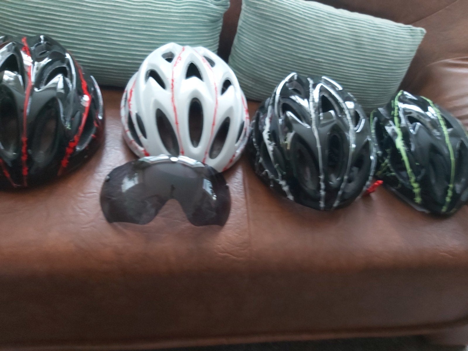 Diverse nieuwe fiets helmen  ziefoto's voor kind en volwasse, Ophalen, Nieuw