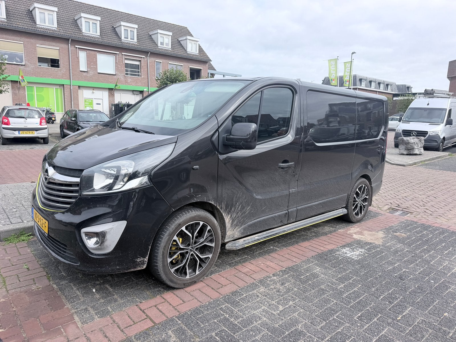 Opel Vivaro L1H1 2015 Zwart, Airco, Cruise,Camera 237000km, Voorwielaandrijving, Euro 5, Stof, Land Rover