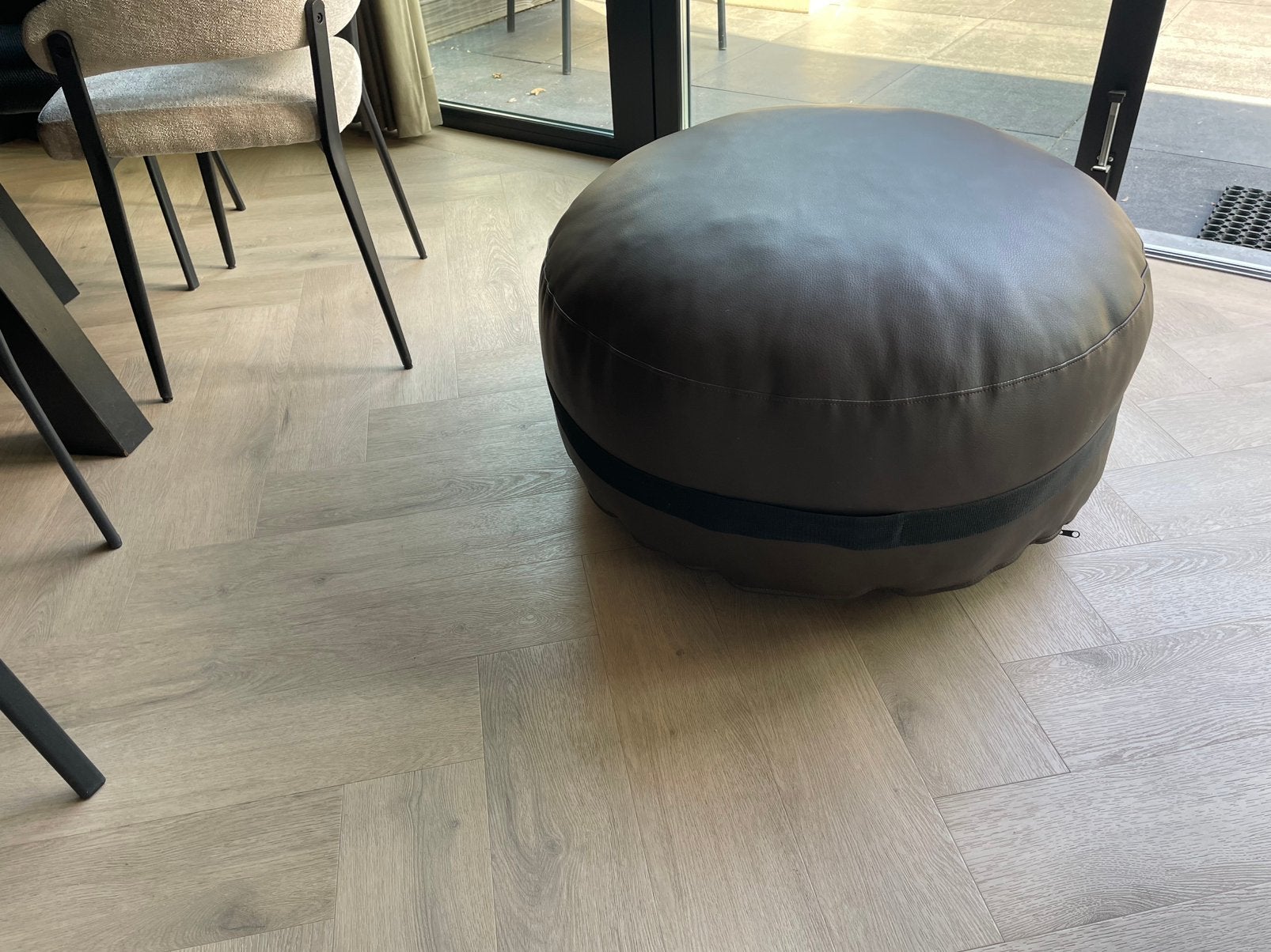 Nieuwe Bruine Poef skai voor 75,-, Ophalen, Nieuw, Rond, 75 tot 100 cm