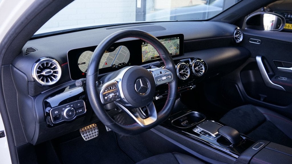 Mercedes-Benz A-klasse 200 AMG AUTOMAAT-CLIMA-CRUISE-MBUX-NA, Auto's, Mercedes-Benz, Gebruikt, 4 cilinders, 1600 kg, 685 kg