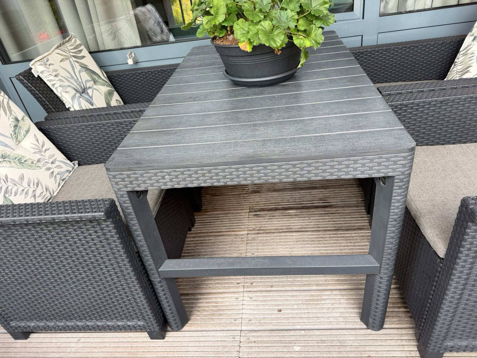 Foto 4 van Tuintafel en tuinstoelen balkon