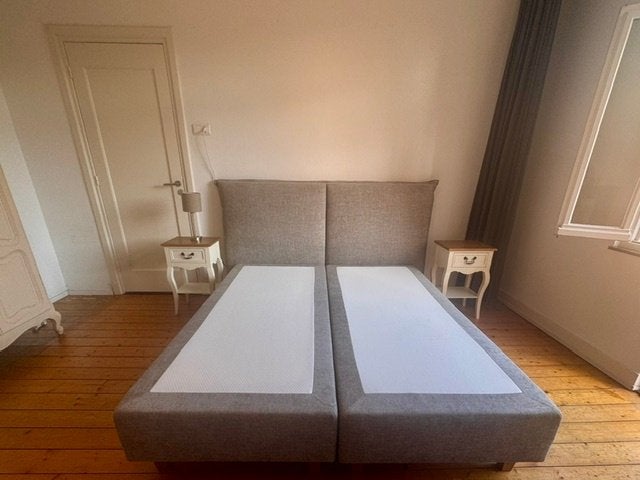 Like New Upholstered Headboard and Bedframe -PRICED TO SELL!, Ophalen of Verzenden, Zo goed als nieuw, Tweepersoons, Hout
