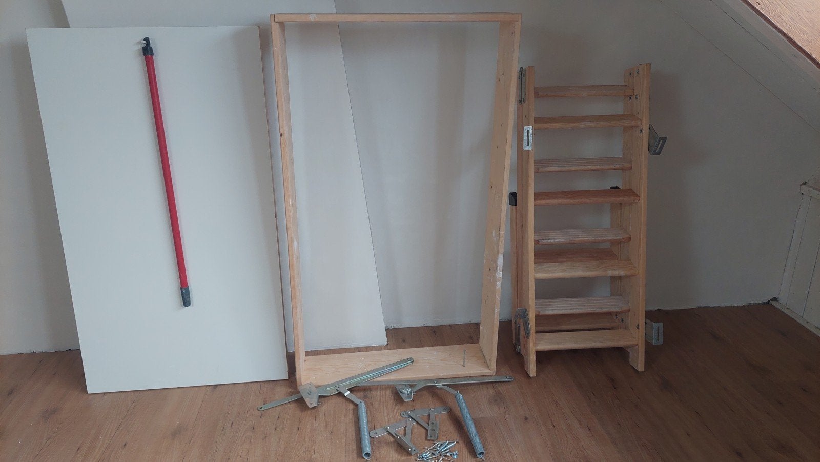 Vlizotrap zoldertrap met luik en houten frame, Ophalen, Trap, Zo goed als nieuw, Opvouwbaar of Inschuifbaar