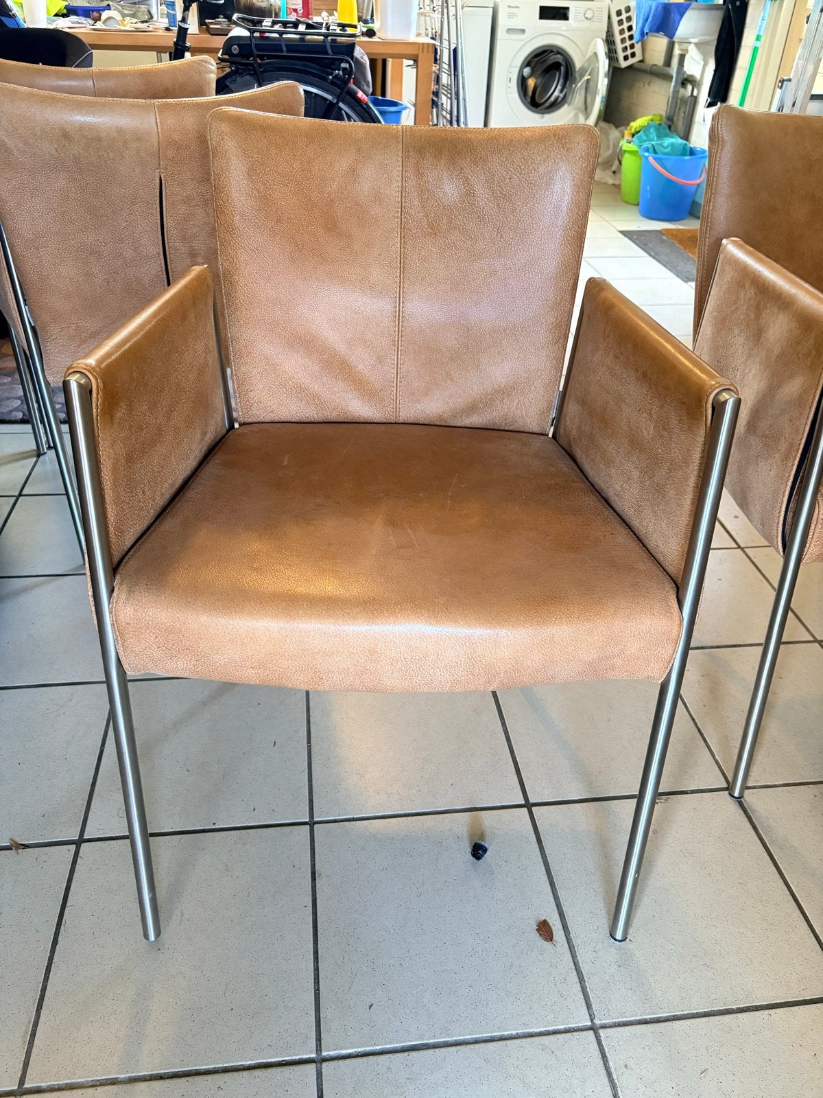 Leren eetkamerstoelen met RVS onderstel (4 stuks), Huis en Inrichting, Ophalen, Gebruikt, Bruin, Leer