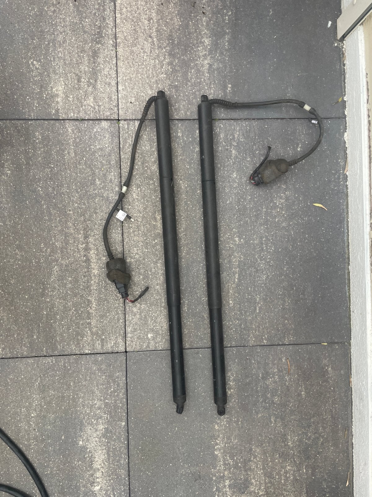 VW AG Stabilus Achterklep Gasveer 7E5.827.851.D, Ophalen of Verzenden, Gebruikt, Volkswagen