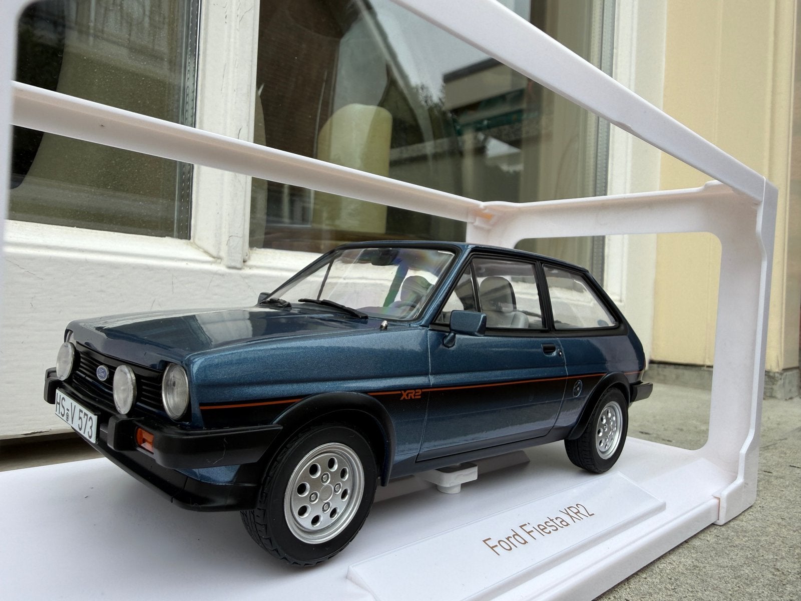 1:18 Ford Fiesta XR2 blauw metallic 1981 Norev 182744, Hobby en Vrije tijd, Auto, Norev, 70-72 Av. de Bohlen, Vaulx-en-Velin, 69120, France
