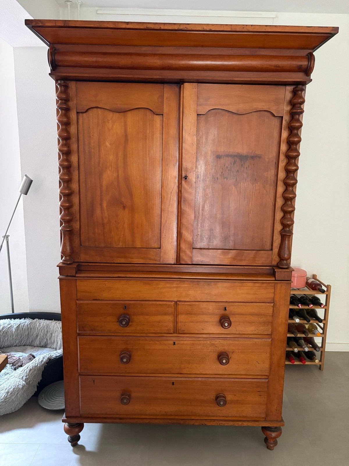 Mahonie houten kast met sierstrip, Ophalen