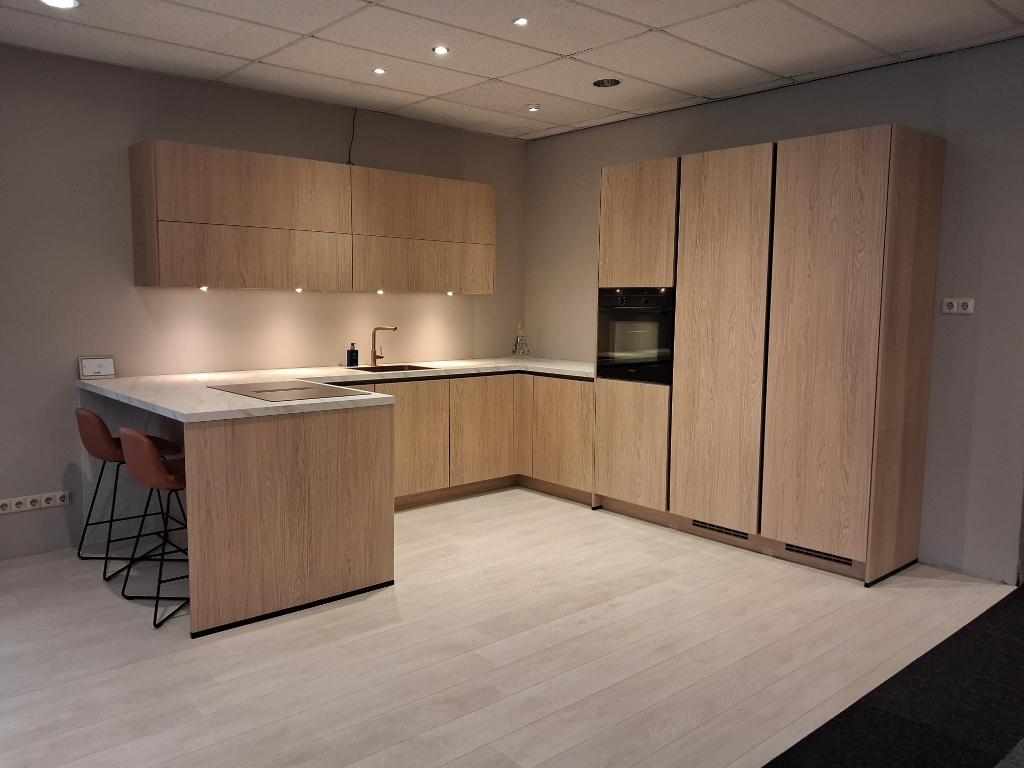 Greeploze Japandi Stijl keuken met bronzen details, Overige kleuren, Overige typen, Nieuw, Ophalen of Verzenden