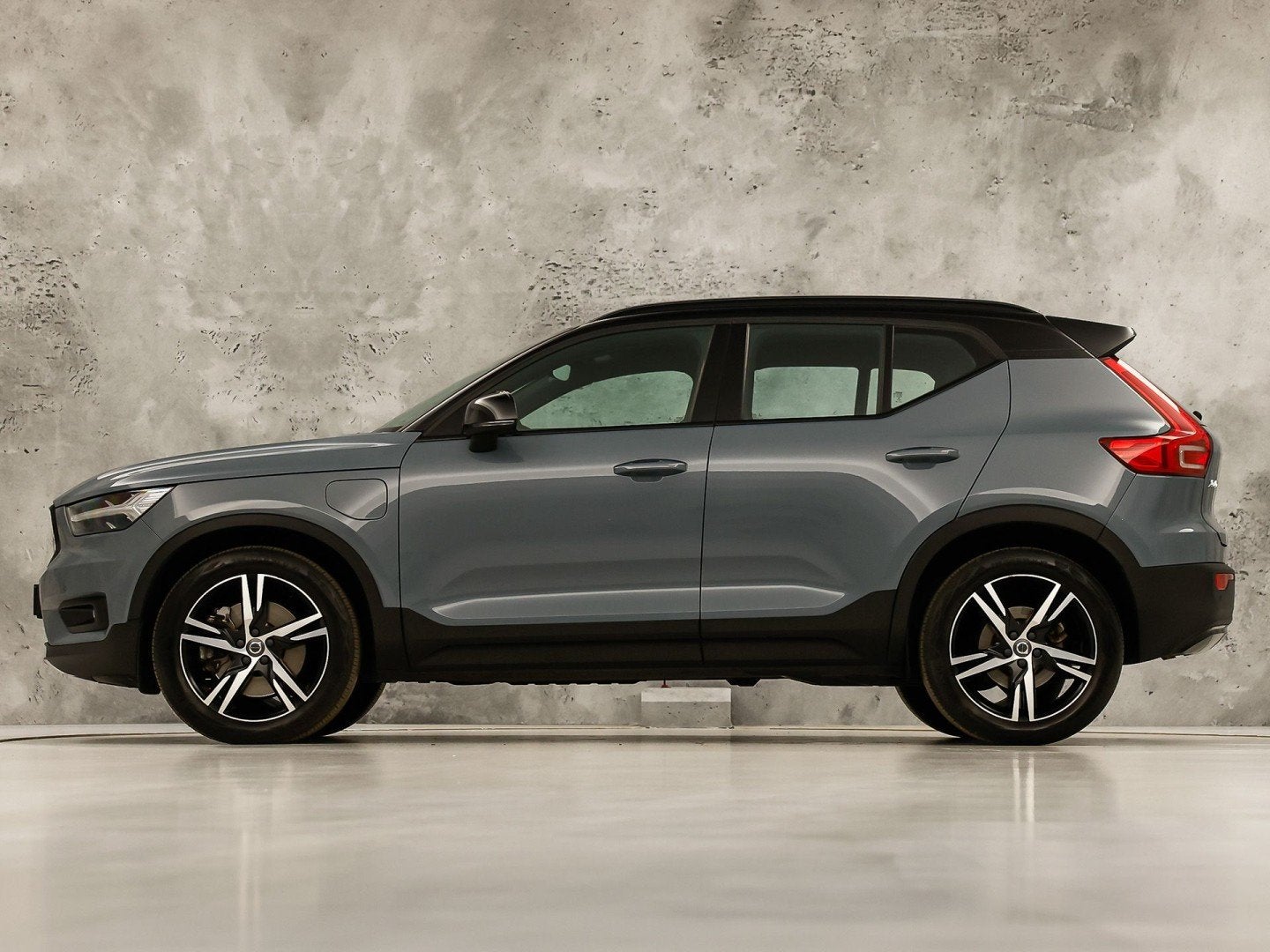 Volvo XC40 1.5 T4 Recharge R-Design Automaat 211Pk (GROOT NA, 12 maanden, Stof, Euro 6, Bedrijf