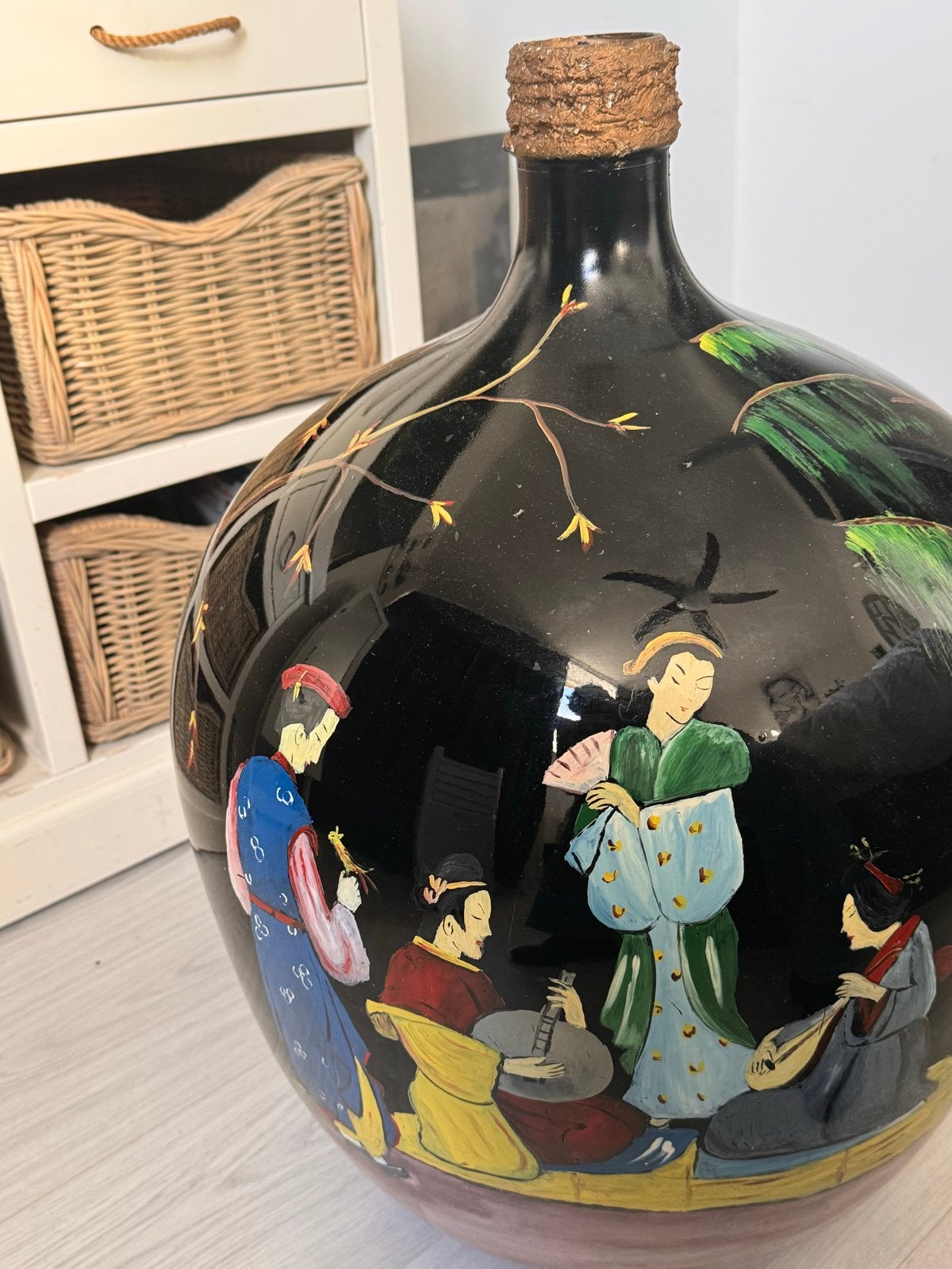 Grote decoratieve vaas met traditioneel Oosters tafereel, Huis en Inrichting, Woonaccessoires | Vazen, Ophalen, Zo goed als nieuw