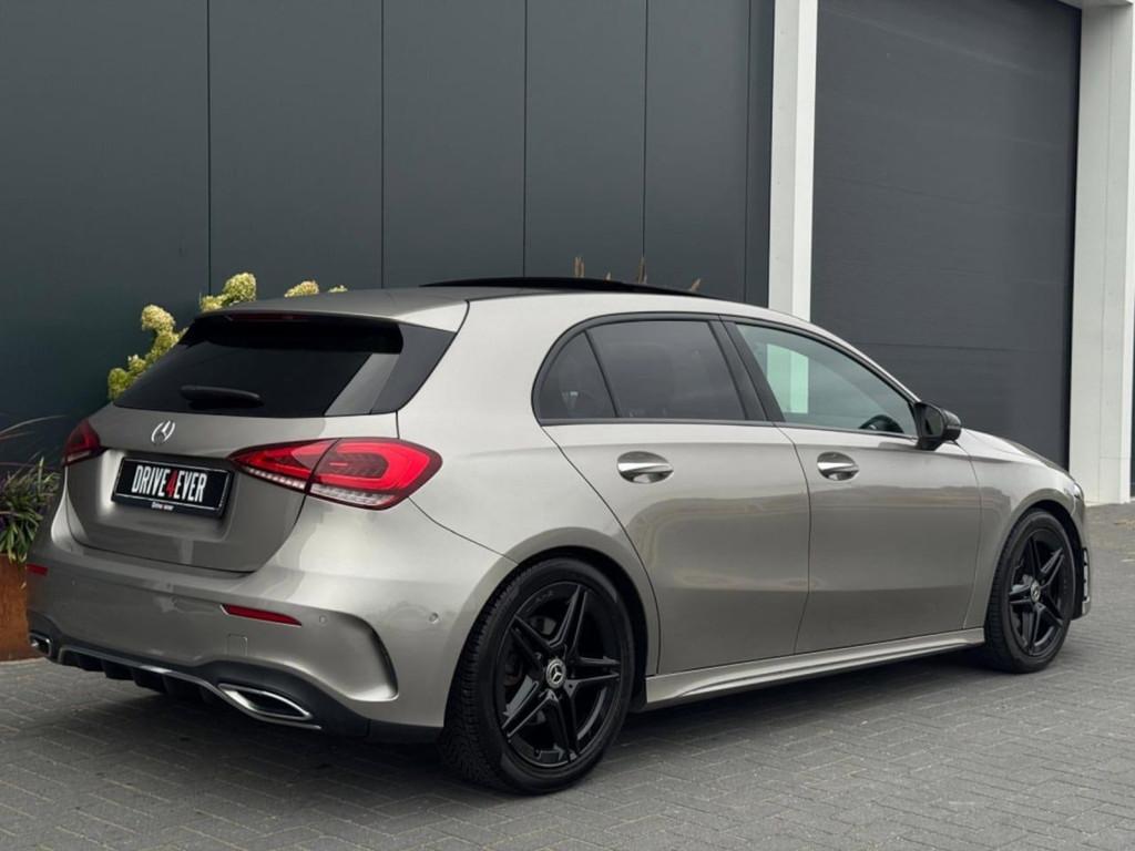 Mercedes-Benz A-klasse 220 AMG Line | Pano | Ambilight | Mem, Gebruikt, Zwart, Met garantie (alle), Leder en Stof