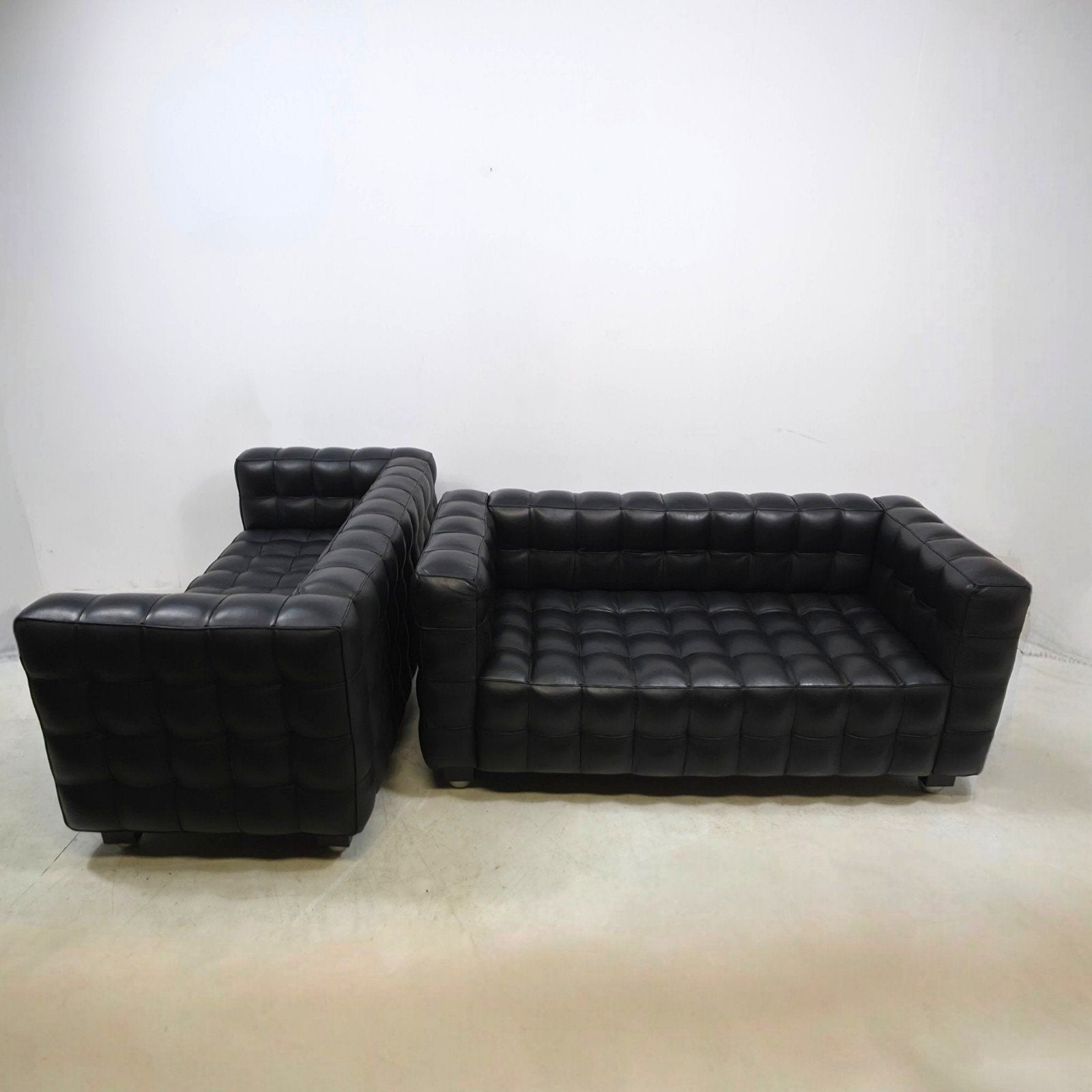 Josef Hoffmann Kubus. set van 2 tweezitsbanken zwart leder, Huis en Inrichting, Ophalen of Verzenden, 75 tot 100 cm, Leer, Minder dan 150 cm