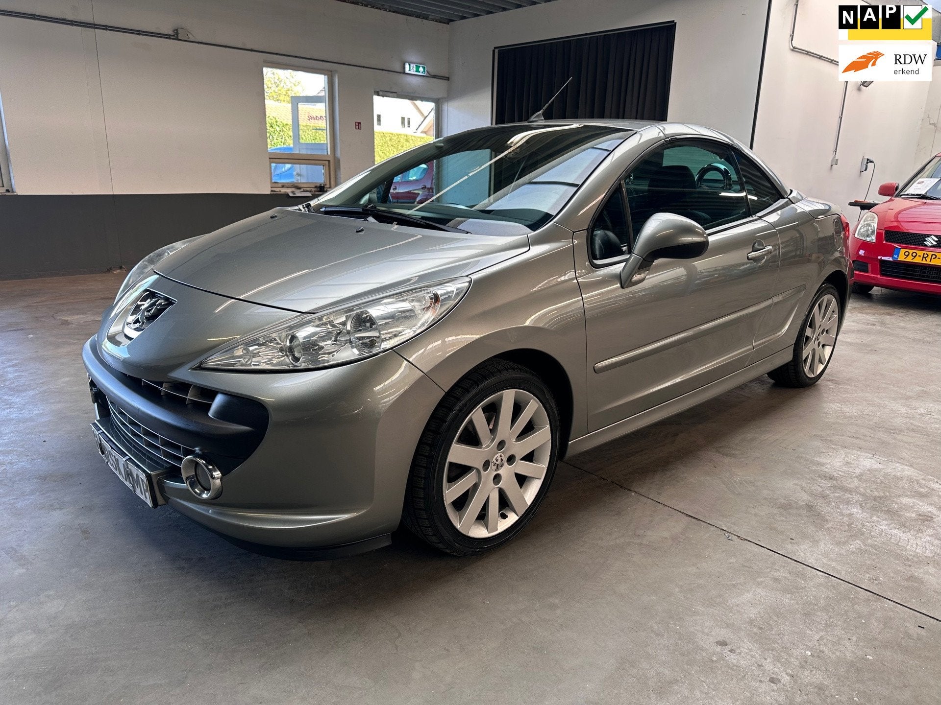 Peugeot 207 CC 1.6-16V T Sport|Airco|NAP, Voorwielaandrijving, Gebruikt, Zwart, 4 cilinders