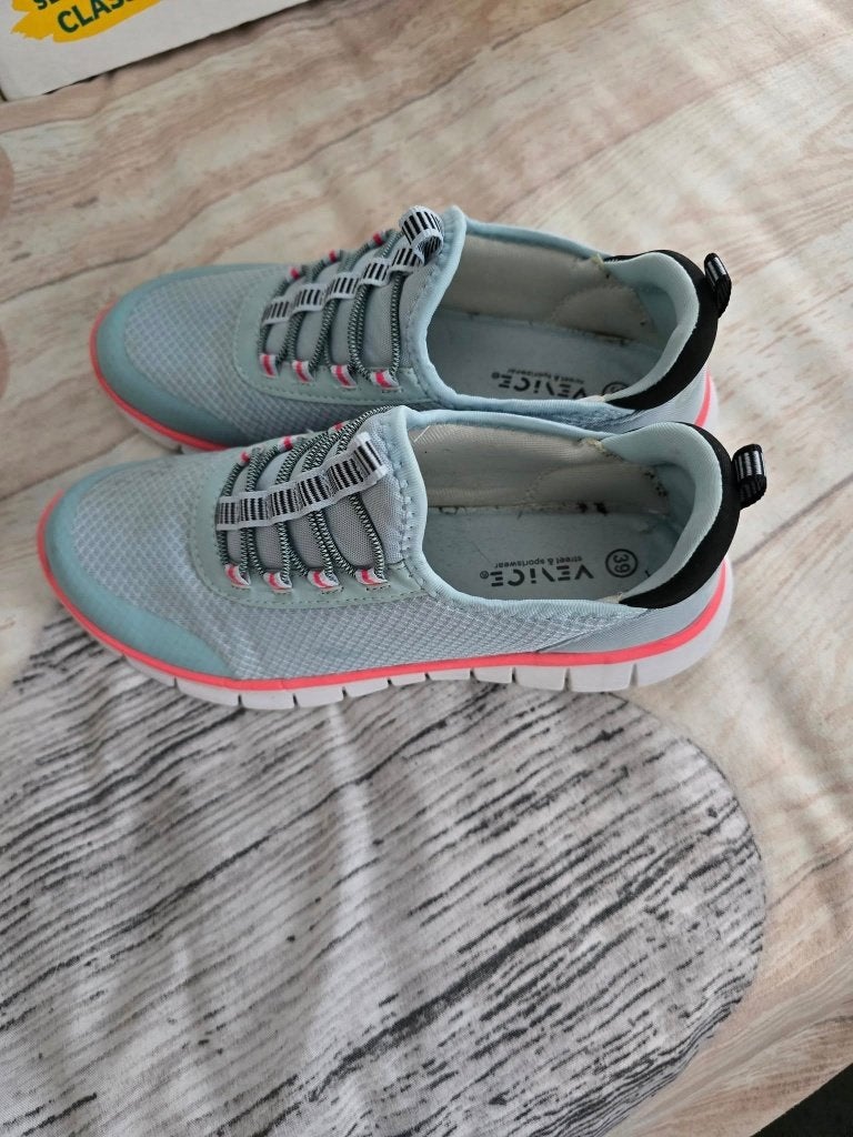 Venice Sneakers Maat 39 - Lichtblauw met roze accenten, Blauw, Venice, Ophalen of Verzenden, Sneakers of Gympen