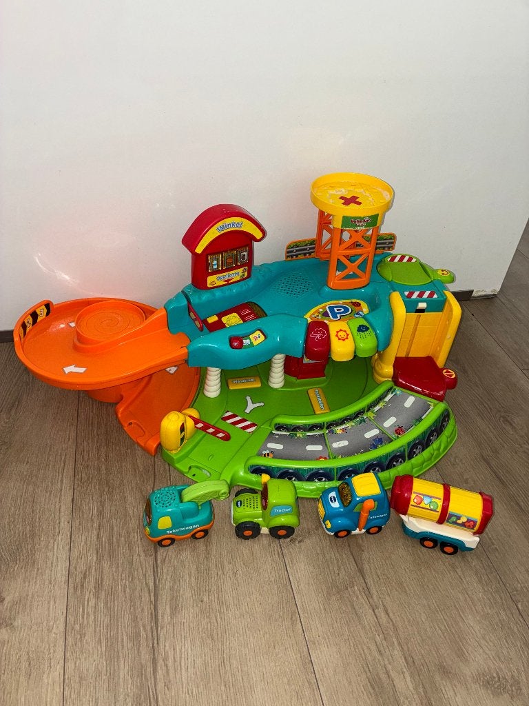 Vtech toet toet garage met auto's + 2 sets (6 autos), Kinderen en Baby's, Ophalen of Verzenden, Gebruikt, 2 tot 4 jaar