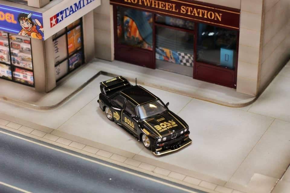 Street Weapon BMW E30 *BOSS*, black/gold, Www.rubensmodelautos.nl, Auto, Nieuw, Ophalen of Verzenden