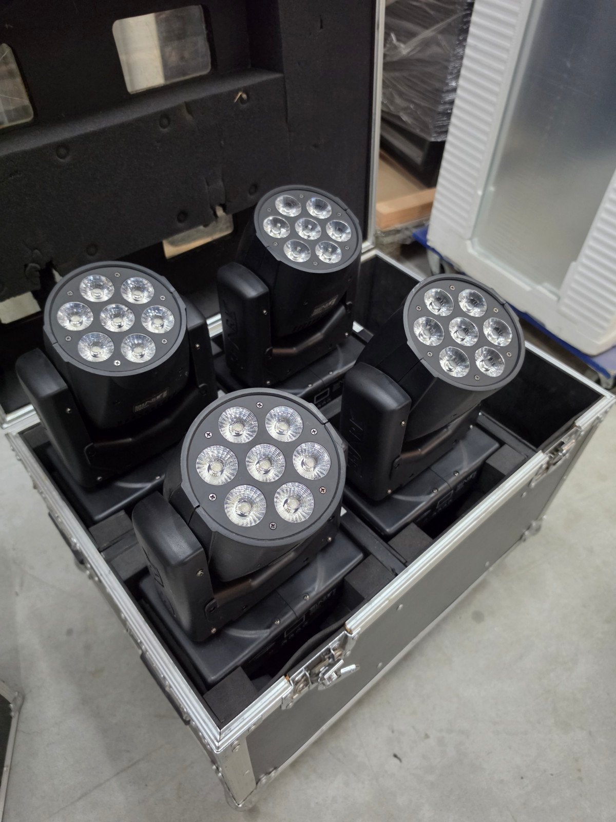 Showtec Shark Wash MovingHead (Set van 4) incl. Flightcase, Ophalen, Zo goed als nieuw, Licht, Geluidgestuurd