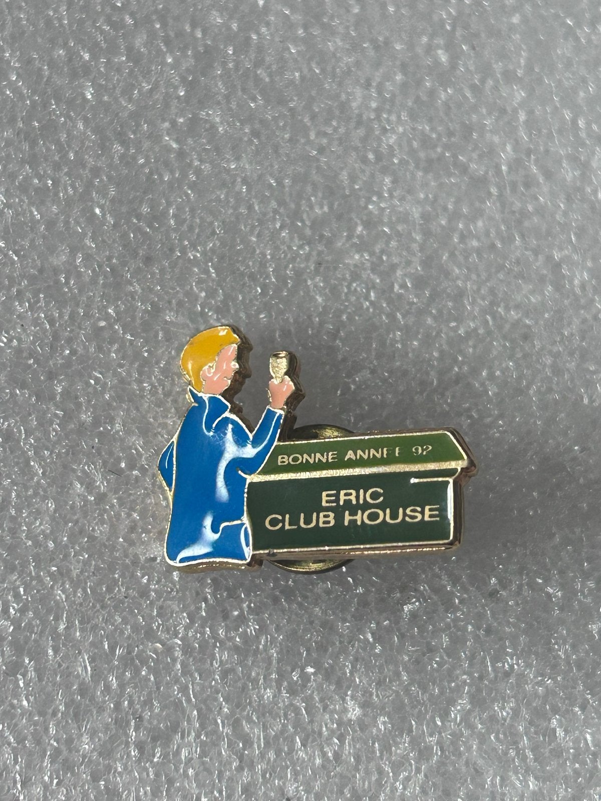 Vintage Pin 'Bonne Année 92 Eric Club House', Verzamelen, Ophalen of Verzenden, Gebruikt, Overige onderwerpen, Speldje of Pin
