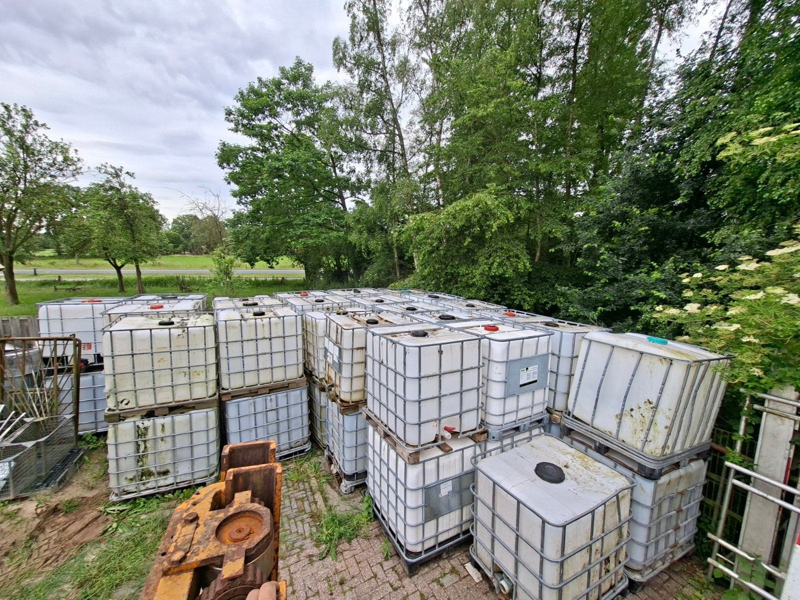 Ibc s 1000 liter vaten kratten brandhout opslag, Ophalen