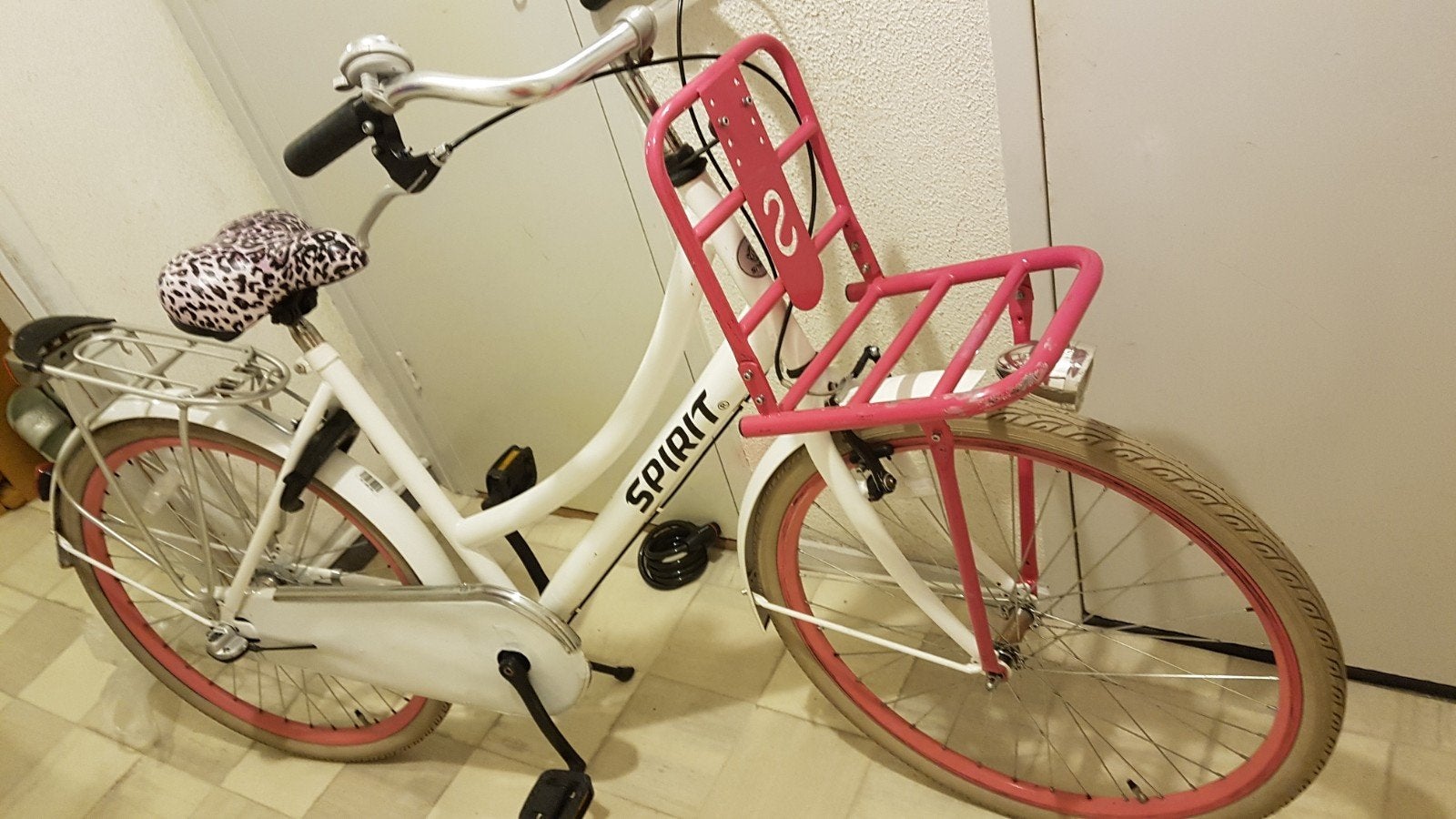 Spirit Meisjesfiets 26inch - Wit/Roze met Voordrager, Fietsen en Brommers, 26 inch of meer, Gebruikt, Velgrem, Ophalen of Verzenden