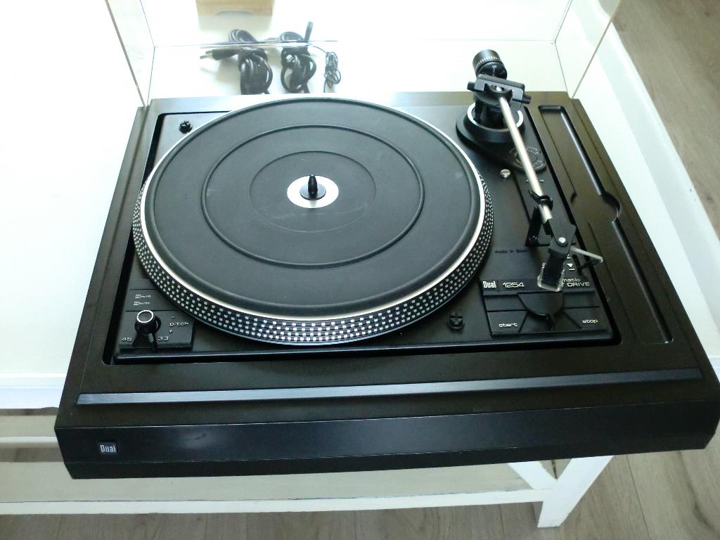 Dual 1254 Automatic Belt-Drive Turntable onderhoud gehad., Automatisch, Refurbished, Ophalen of Verzenden, Platenspeler