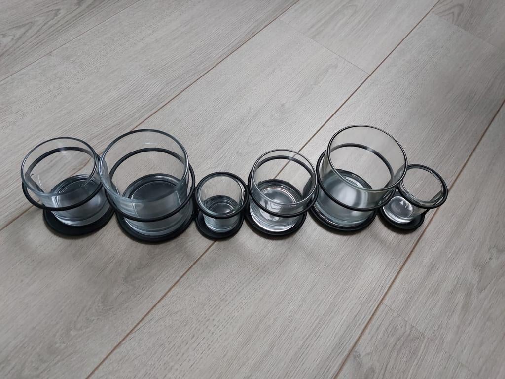 Glazen vaasjes of waxinelichtjes in zwarte metalen houder, Zwart, Ophalen of Verzenden, Zo goed als nieuw, Metaal