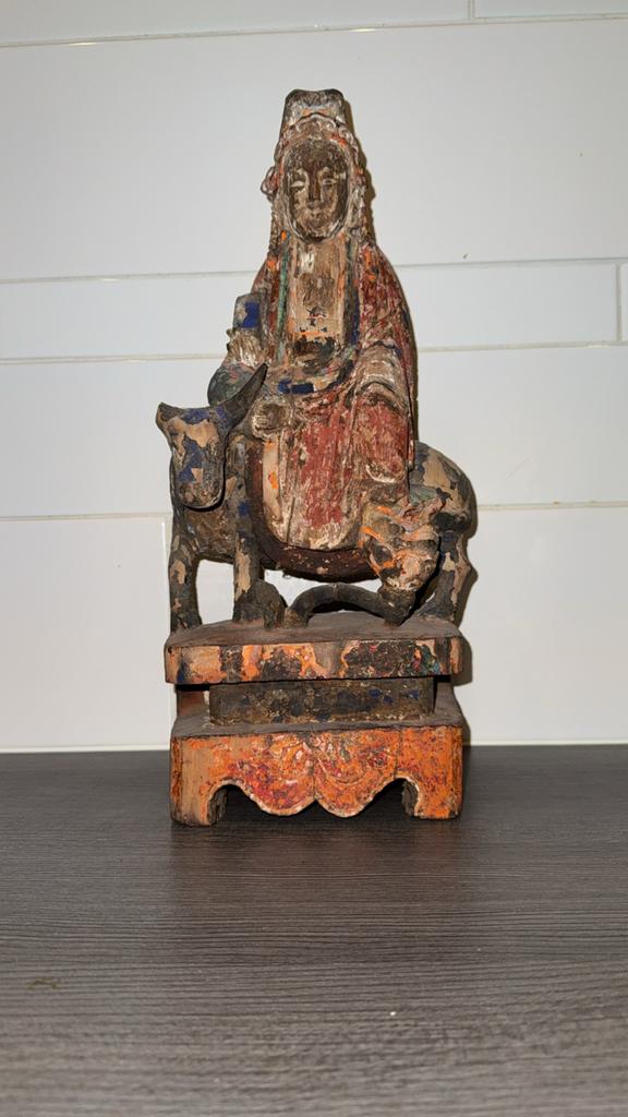 Antiek Chinees houten beeldje - Boeddha op os, Antiek en Kunst, Minder dan 20 cm, Ophalen of Verzenden, Beeld, Hout