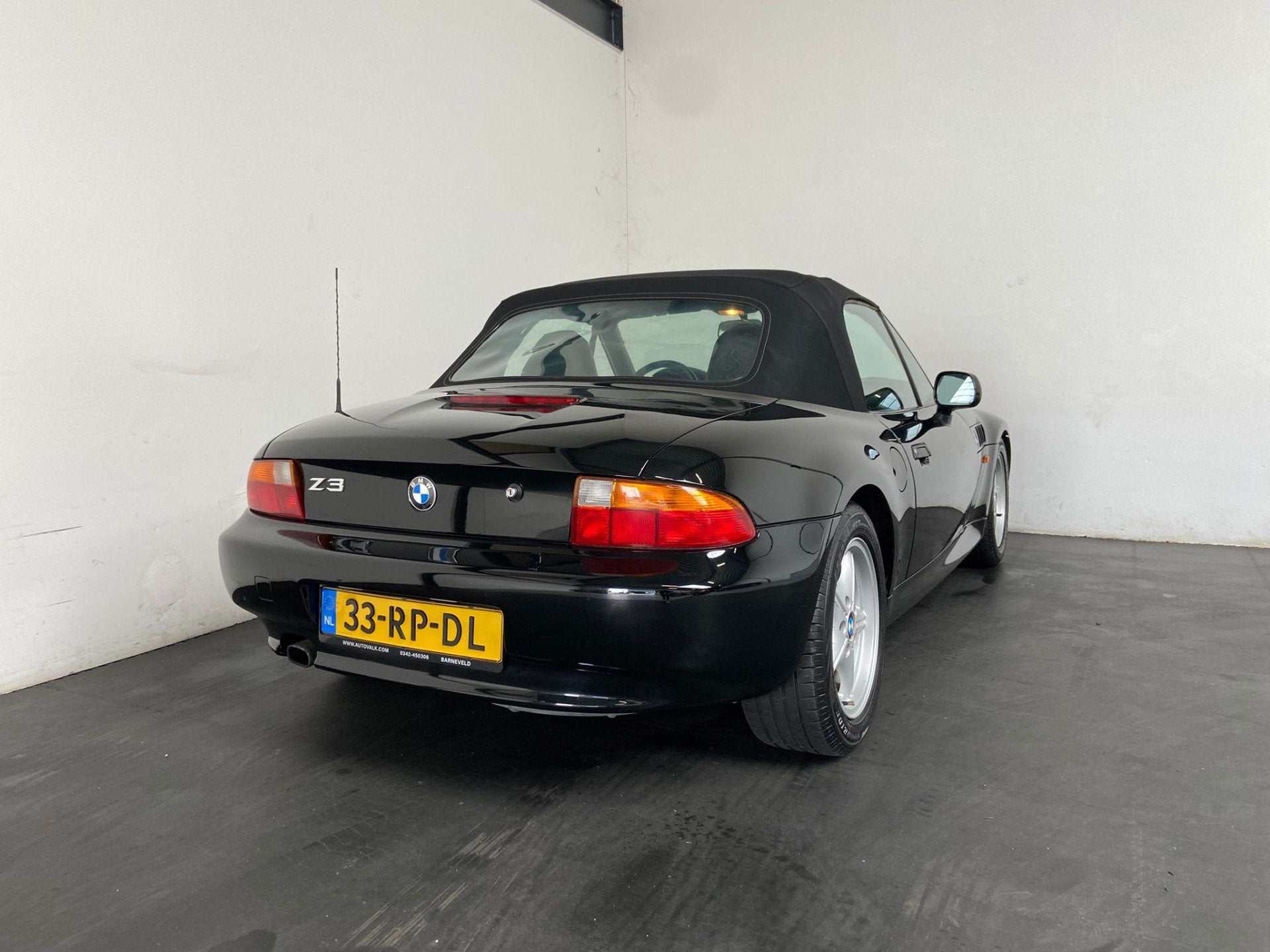 BMW Z3 Roadster 1.8. Stoelverwarming! (bj 1996), Auto's, Achterwielaandrijving, Cabriolet, Zwart, Leder