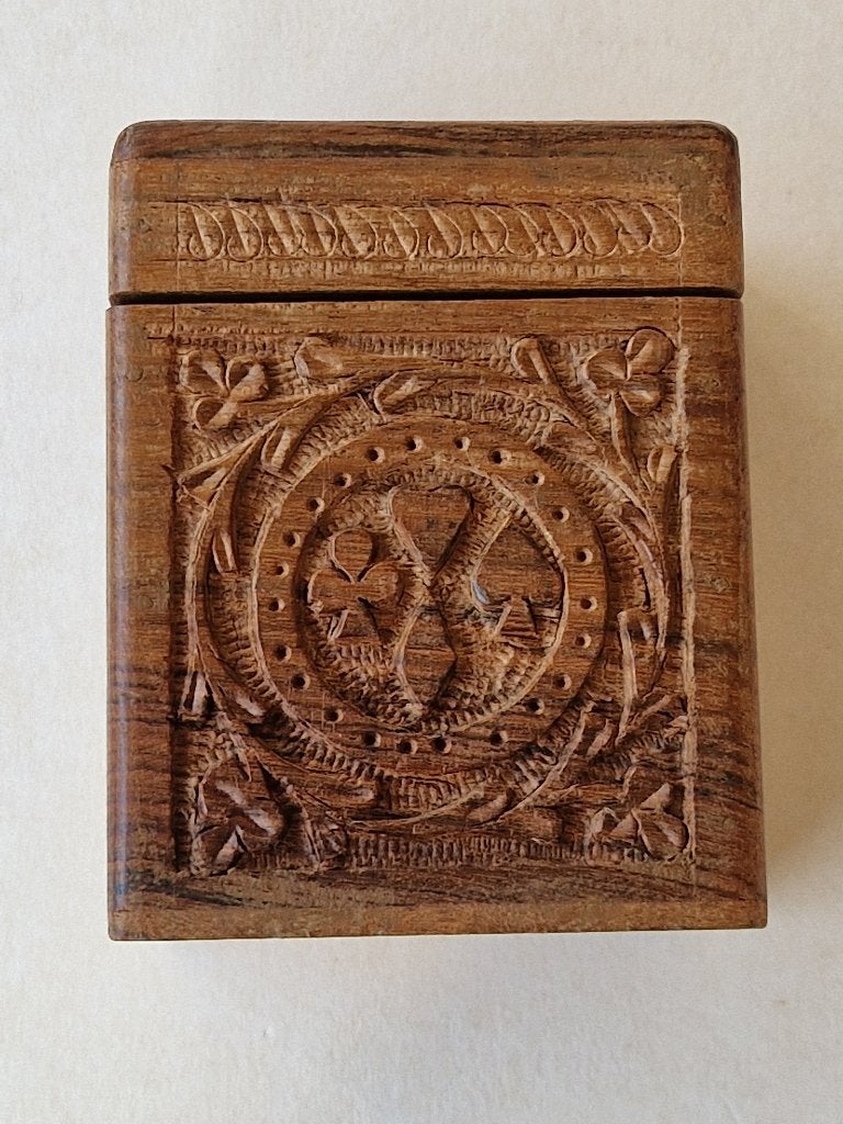 Handgesneden houten opbergdoos voor speelkaarten, India, Ophalen of Verzenden, Zo goed als nieuw