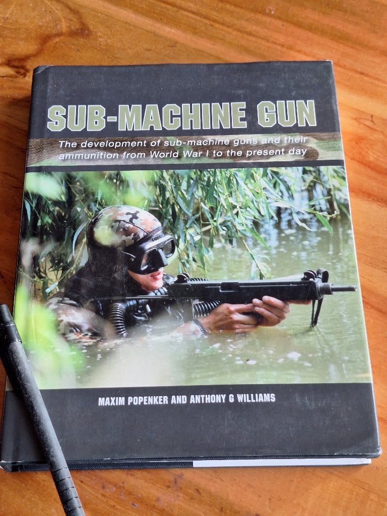 Sub-Machine Gun: The Development of Sub-Machine Guns, Tweede Wereldoorlog, Ophalen of Verzenden, Zo goed als nieuw, Maxim Popenker and Anthony G. Williams