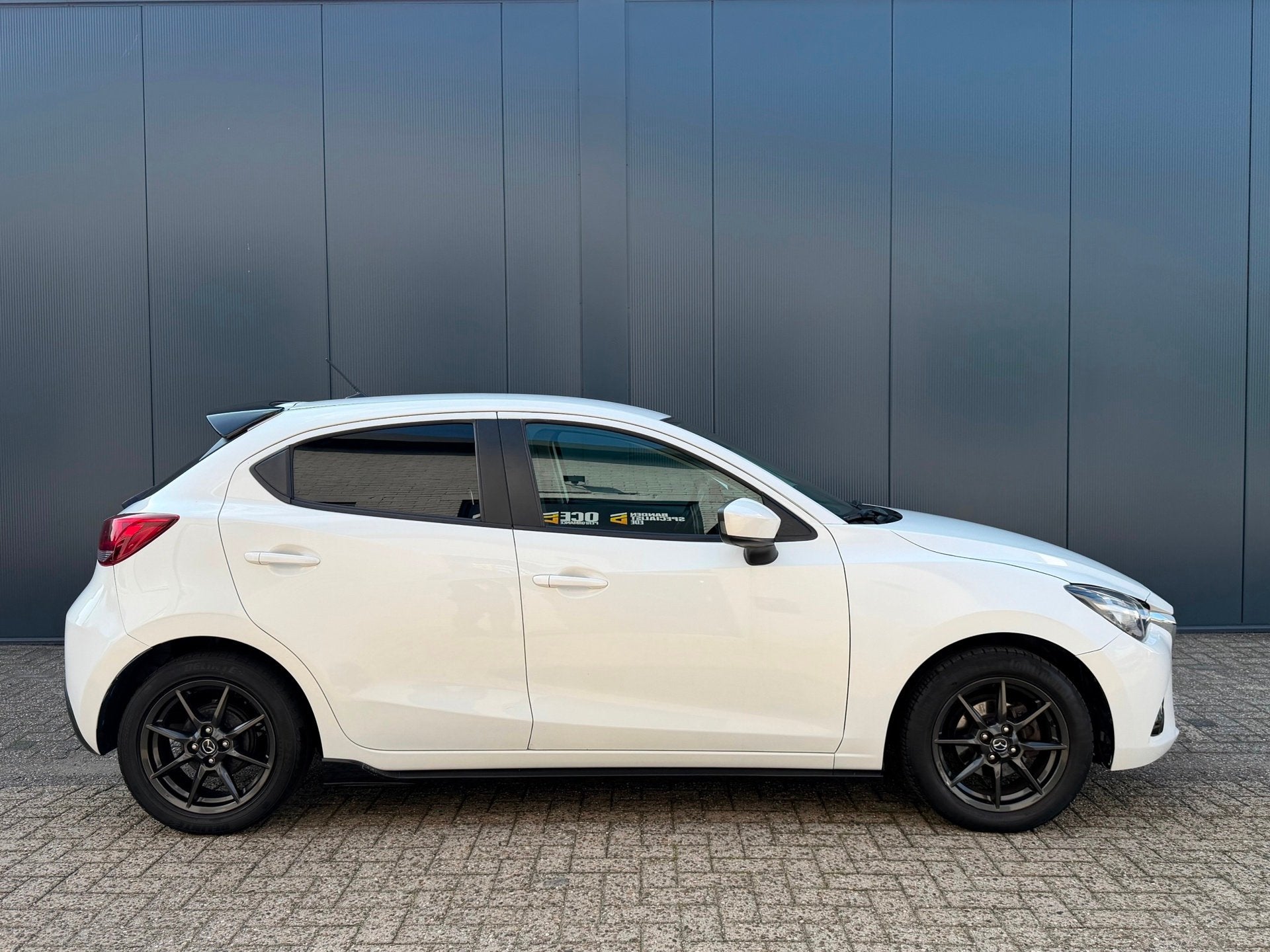 Mazda 2 1.5 Skyactiv-G Skylease+ Sport Navi Camera Vol!, Auto's, Voorwielaandrijving, Gebruikt, 4 cilinders, Wit