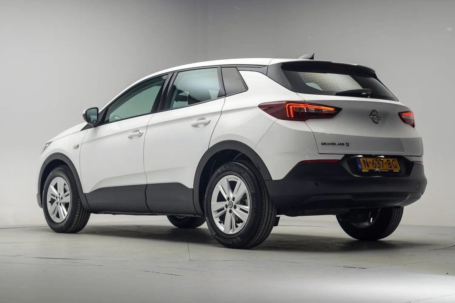 Opel Grandland X 1.2 Turbo Edition Aut. [ Apple/Android Navi, Auto's, Automaat, Gebruikt, 1295 kg, 1199 cc