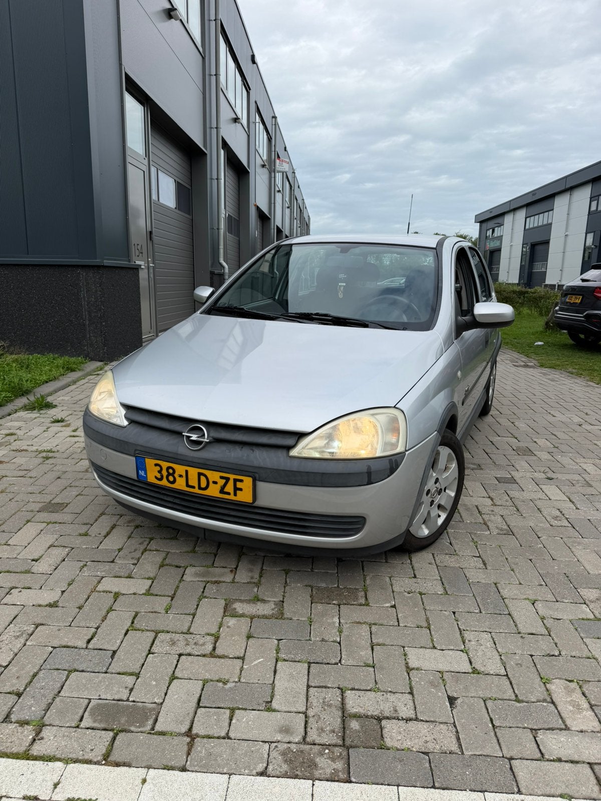 Opel Corsa 1.2 16V 5D 2002 Grijs, Voorwielaandrijving, 74 pk, 31 €/maand, Origineel Nederlands