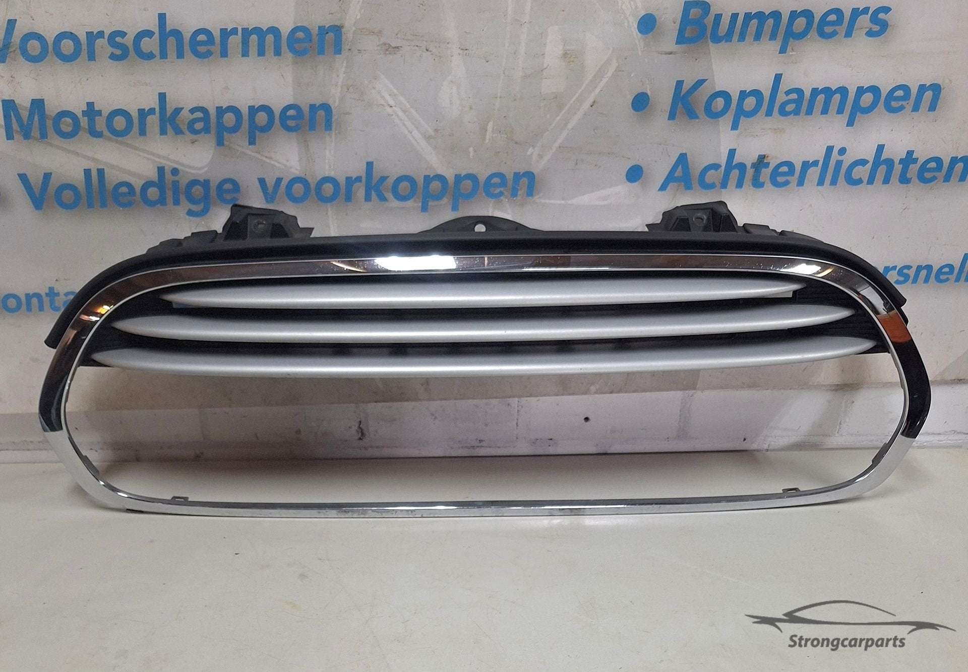 Chrome lijst met grille Mini F56 7368180 past ook op F57 F55, Auto-onderdelen, Gebruikt, -, -, Ophalen of Verzenden