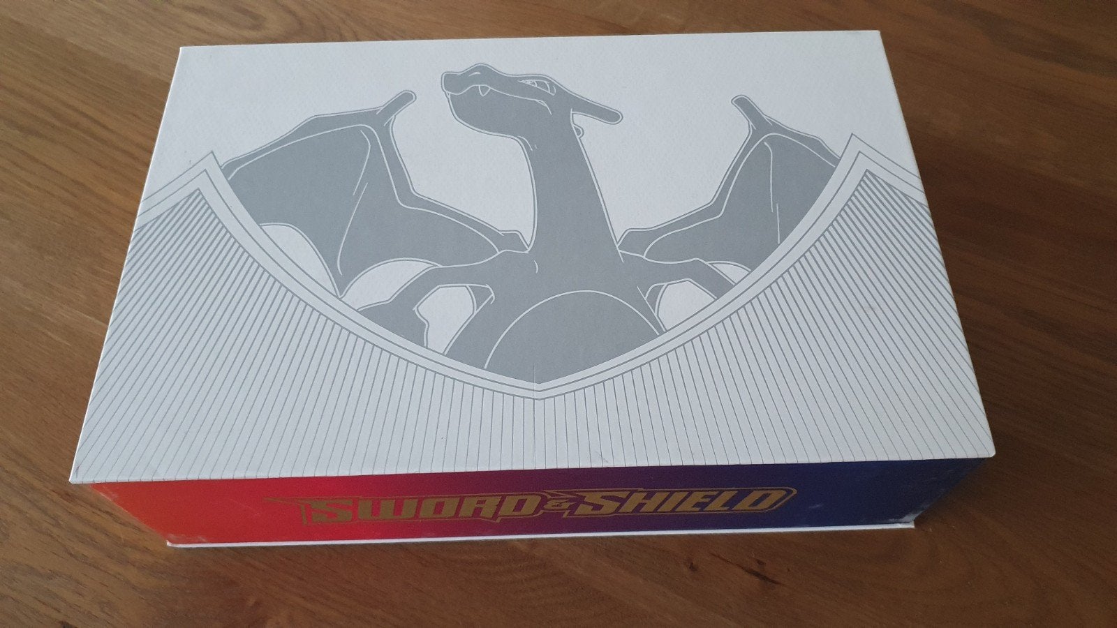 Pokémon Sword & Shield Charizard Ultra Premium Collection, Ophalen of Verzenden, Zo goed als nieuw, Overige typen