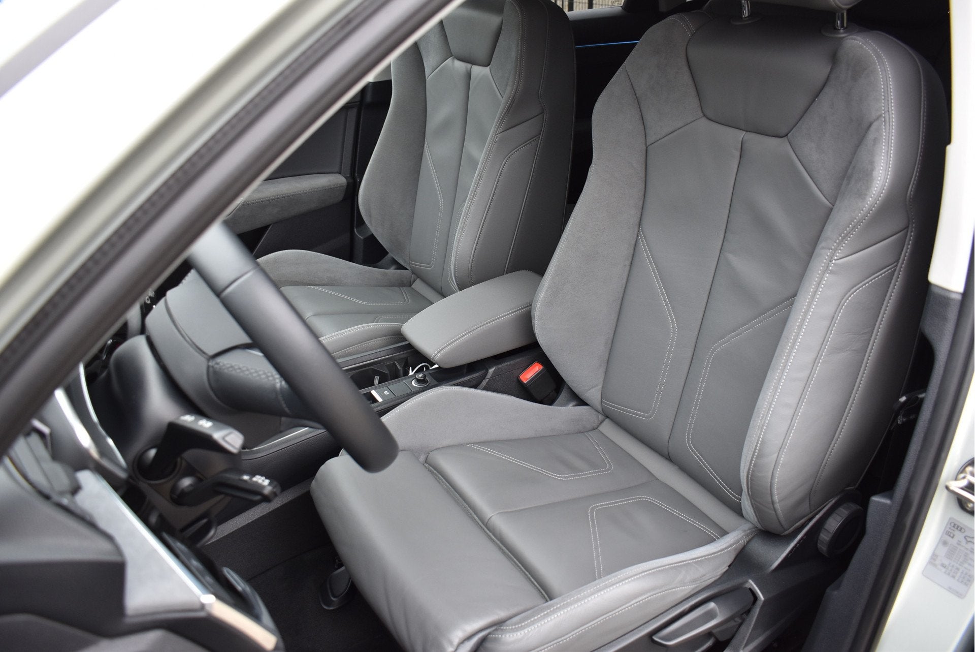 Audi Q3 Sportback 45 TFSI e Black Edition 245 Pk Pano Navi L, Dealer onderhouden, Gebruikt, Grijs, Hybride Elektrisch/Benzine