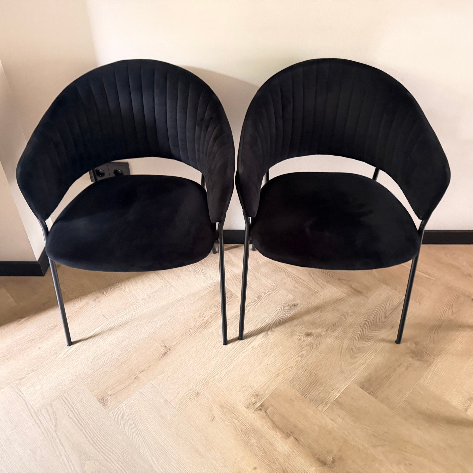 2 zwarte velvet kuipstoelen - Zeer nette staat, Huis en Inrichting, Ophalen, Twee, Zwart, Zo goed als nieuw
