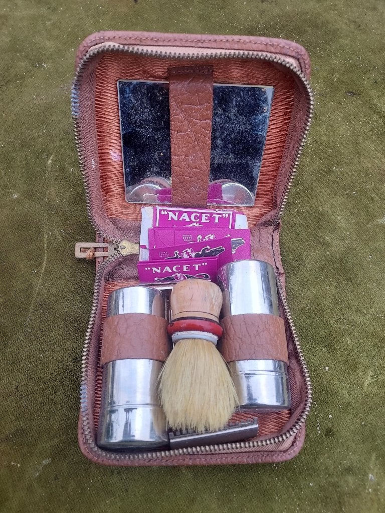 Vintage scheerset in etui, krabber + mesjes., Verzenden