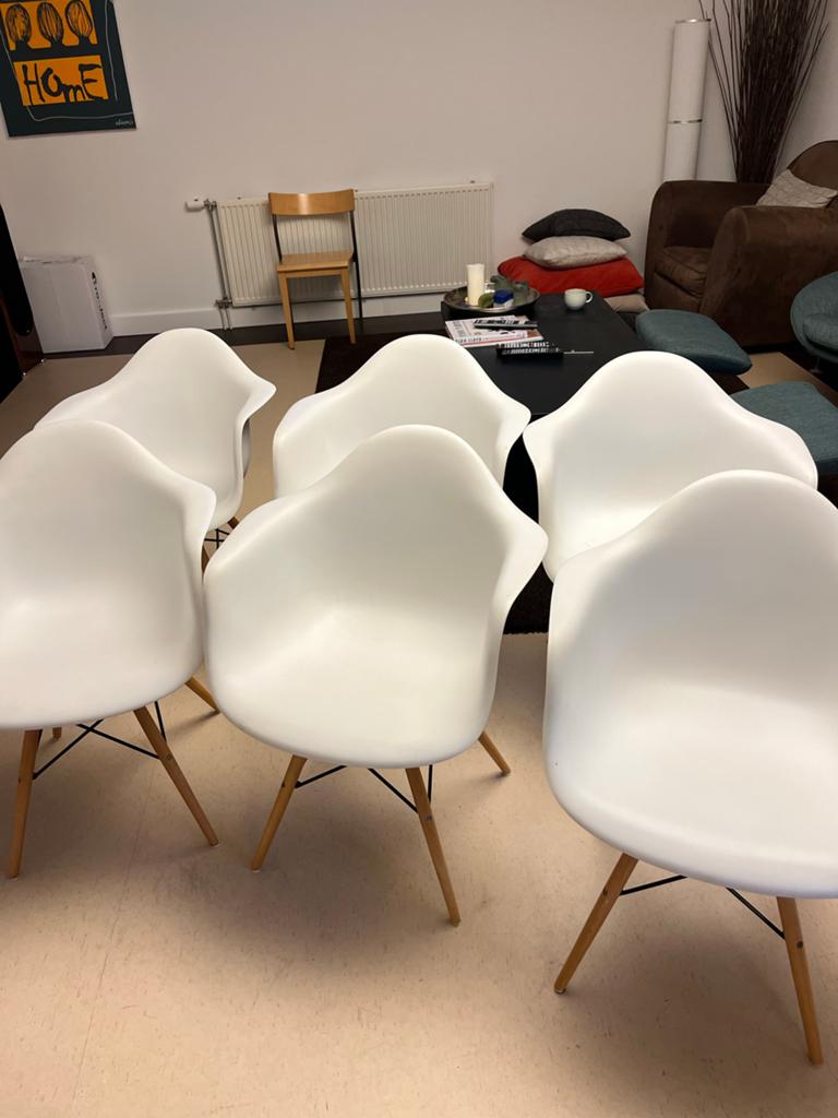 Set van 6 Witte Kuipstoelen met Houten Poten, Ophalen, Gebruikt, Wit, Vijf, Zes of meer stoelen