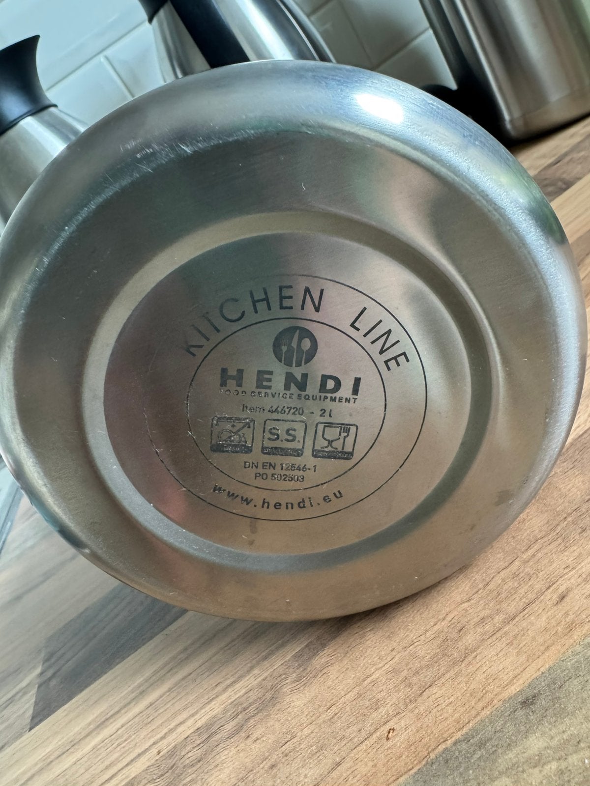 5 hendi RVS thermoskannen 2 liter. €10 per stuk,, Ophalen, Zo goed als nieuw, Rvs