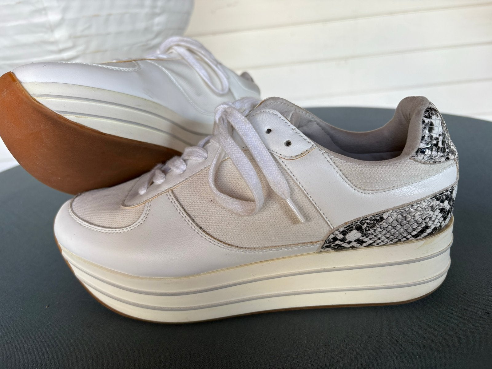 Zara Basic sneakers maat 40 met dikke zool, Ophalen of Verzenden, Gedragen, Wit, Sneakers of Gympen