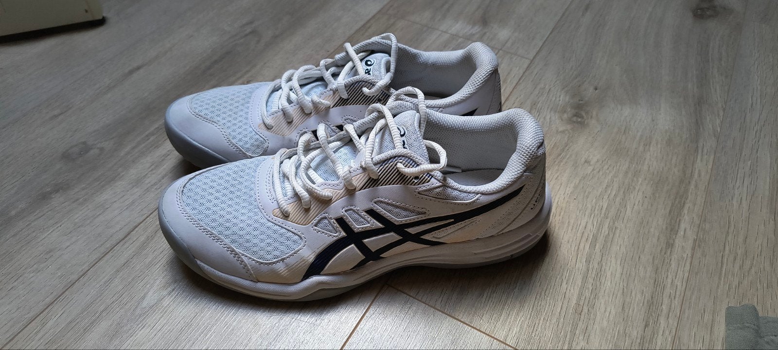 Asics Upcourt 5 Binnenschoenen - Maat 41,5, Ophalen of Verzenden, Zo goed als nieuw