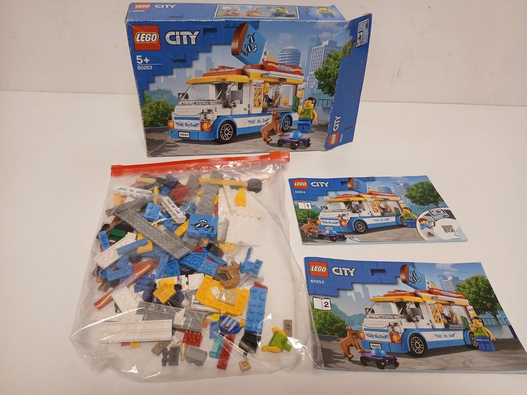 Lego 60253 ijswagen met doos en boekjes, Ophalen of Verzenden